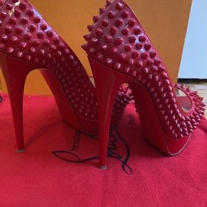 Christian Louboutin | Lady peep spike